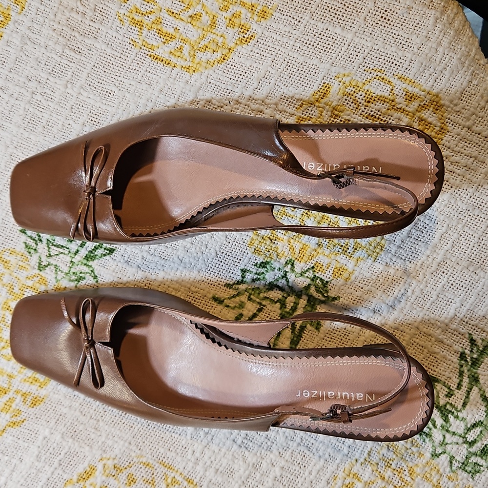 Naturalizer Women's Tan Slingback Flats